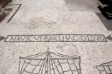 01813 ostia - regio ii - insula vii - piazzale delle corporazioni (ii,vii,4) - station 18 - navicvl karthag de svo - inschrift - 2016 - e.jpg